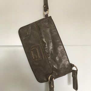 Guess large clutch